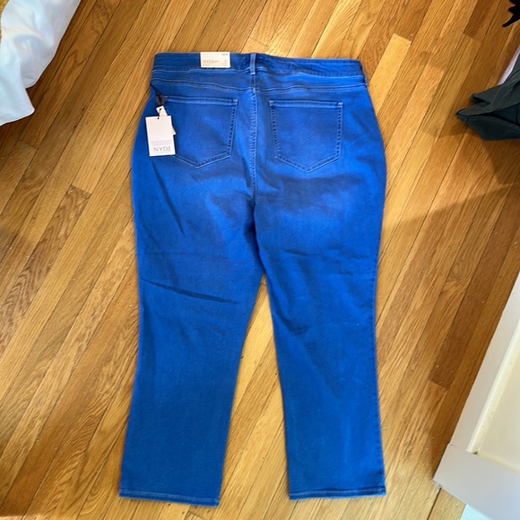 NYDJ Marilyn Ankle Edgewater straight jeans with LIFTxTUCK Technology - Picture 4 of 5